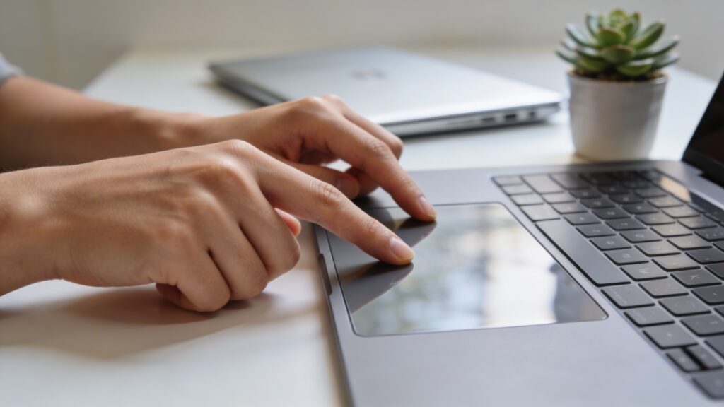 Mouse vs Touchpad: 8 Key Differences in Precision, Speed, and Control